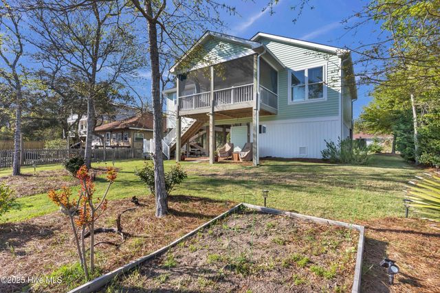107 SW 25th Street, Oak Island, NC 28465
