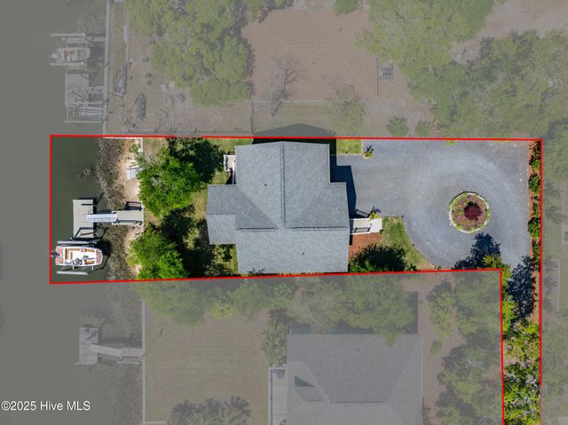 107 SW 25th Street, Oak Island, NC 28465