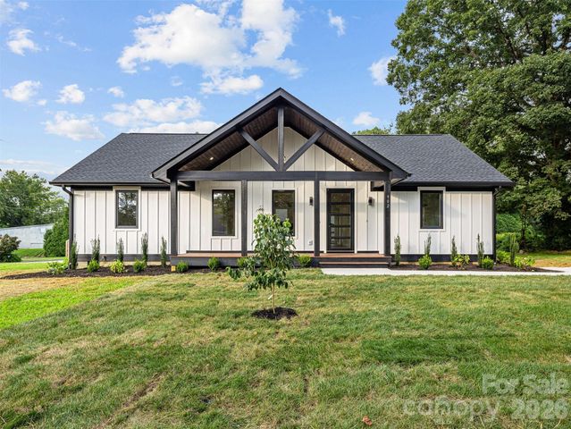902 Narva Road, Hendersonville, NC 28792