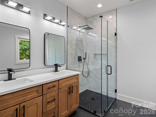 902 Narva Road, Hendersonville, NC 28792