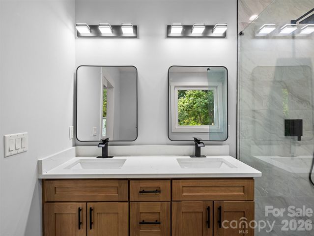 902 Narva Road, Hendersonville, NC 28792
