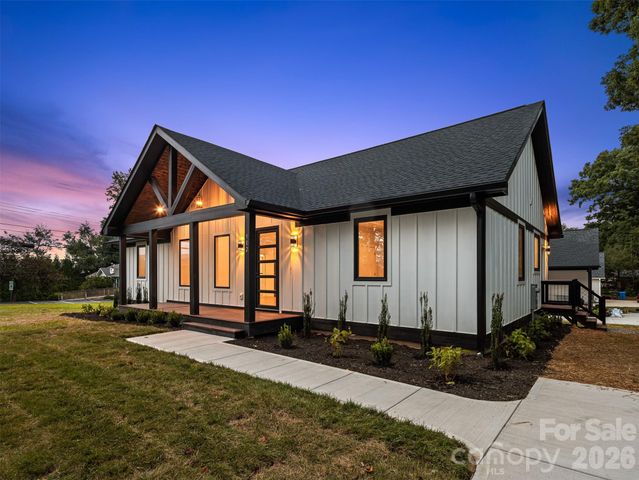 902 Narva Road, Hendersonville, NC 28792