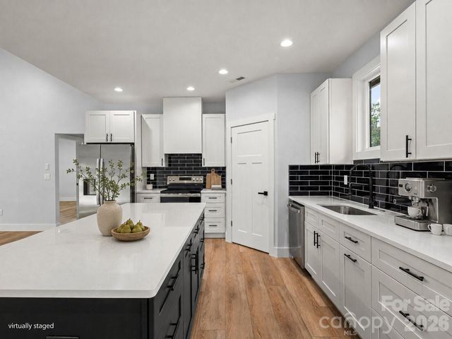 902 Narva Road, Hendersonville, NC 28792
