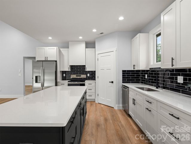 902 Narva Road, Hendersonville, NC 28792