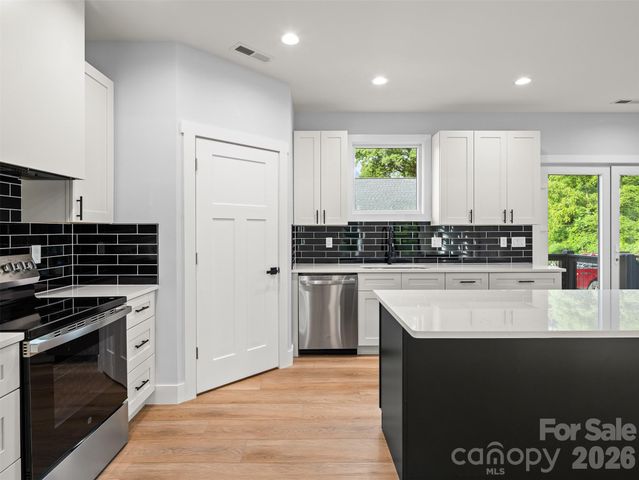 902 Narva Road, Hendersonville, NC 28792