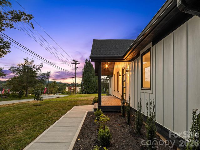 902 Narva Road, Hendersonville, NC 28792