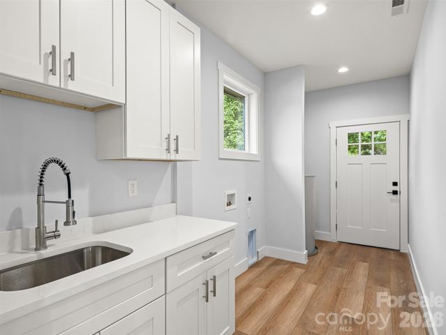 902 Narva Road, Hendersonville, NC 28792