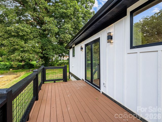 902 Narva Road, Hendersonville, NC 28792