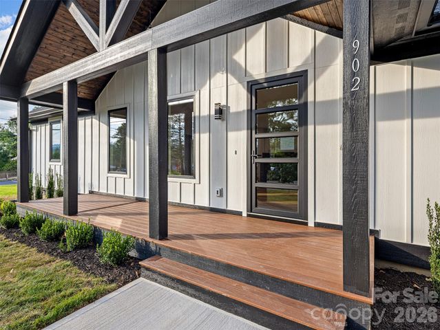 902 Narva Road, Hendersonville, NC 28792