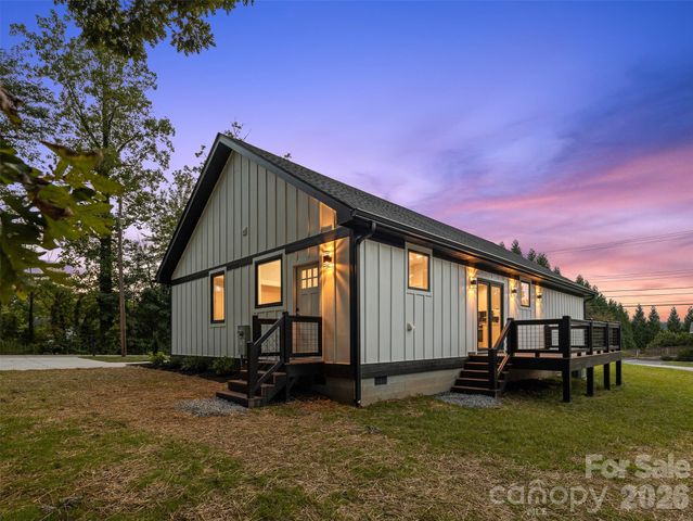 902 Narva Road, Hendersonville, NC 28792