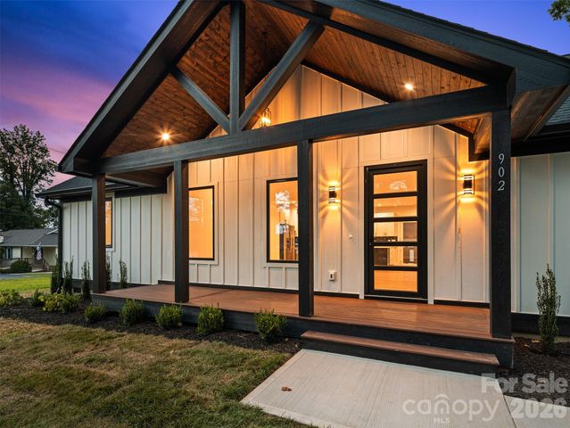 902 Narva Road, Hendersonville, NC 28792