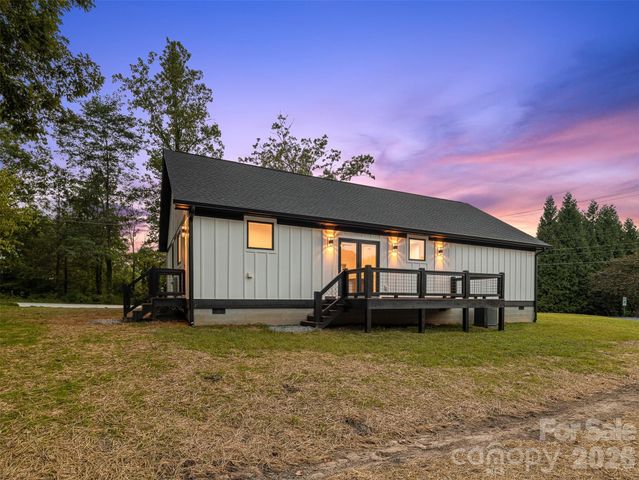 902 Narva Road, Hendersonville, NC 28792