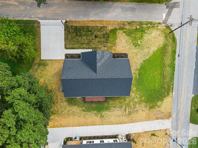 902 Narva Road, Hendersonville, NC 28792