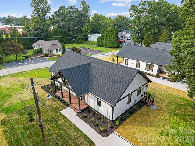 902 Narva Road, Hendersonville, NC 28792