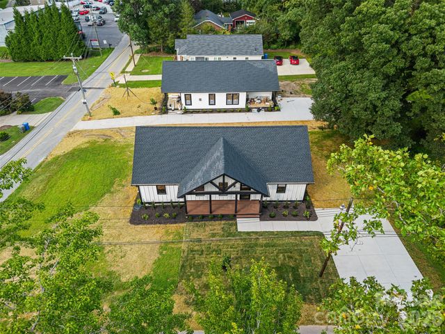 902 Narva Road, Hendersonville, NC 28792