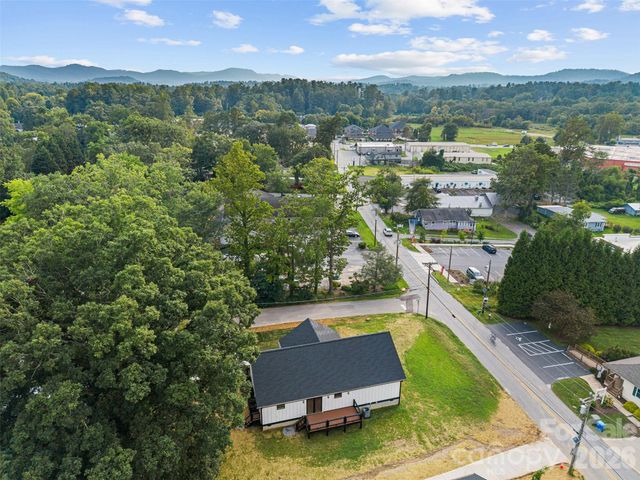 902 Narva Road, Hendersonville, NC 28792