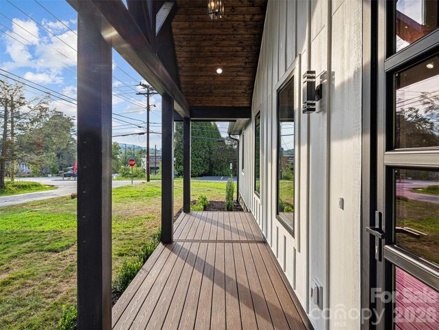 902 Narva Road, Hendersonville, NC 28792