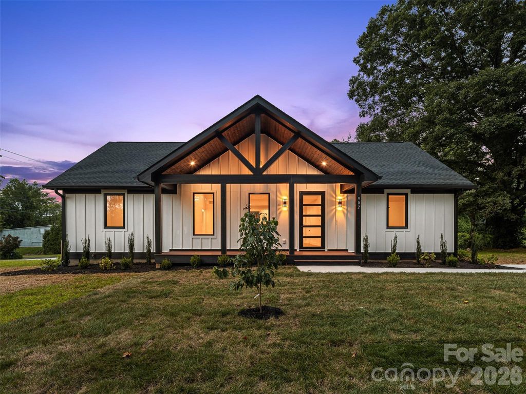 902 Narva Road, Hendersonville, NC 28792