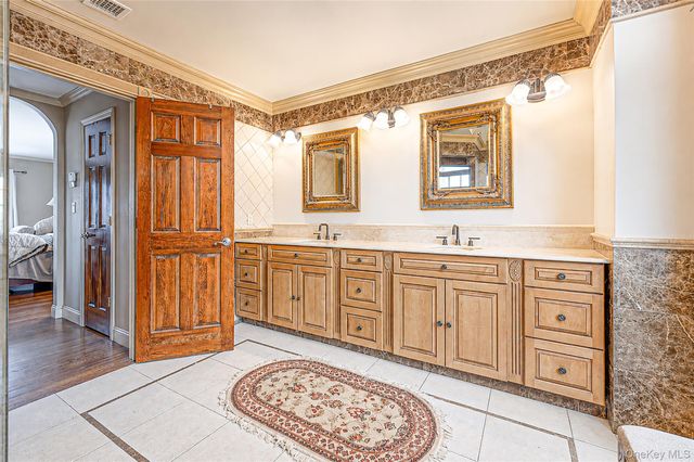 4 Teamster Lane, Levittown, NY 11756