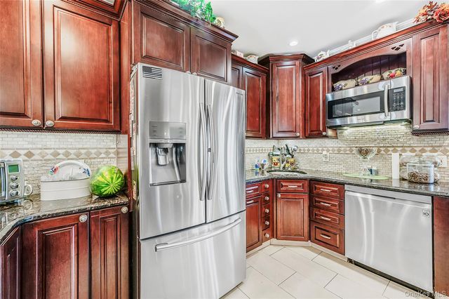 4 Teamster Lane, Levittown, NY 11756