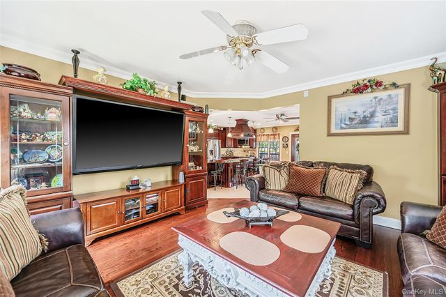 4 Teamster Lane, Levittown, NY 11756
