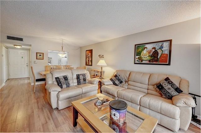 4150 NW 90th Avenue 202, Coral Springs, FL 33065