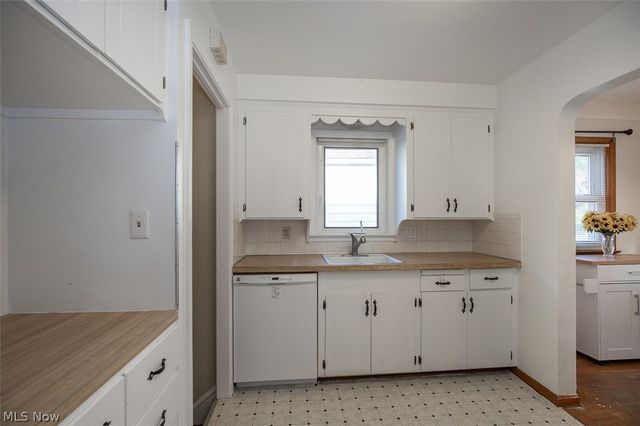 6602 Brownfield Drive, Parma, OH 44129