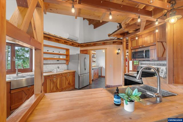 2550 Stiles Rd, Dallas, OR 97338