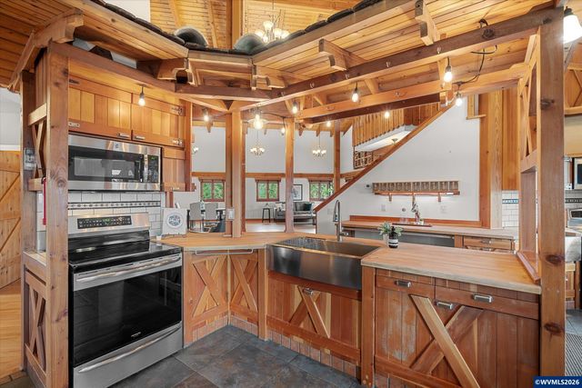 2550 Stiles Rd, Dallas, OR 97338