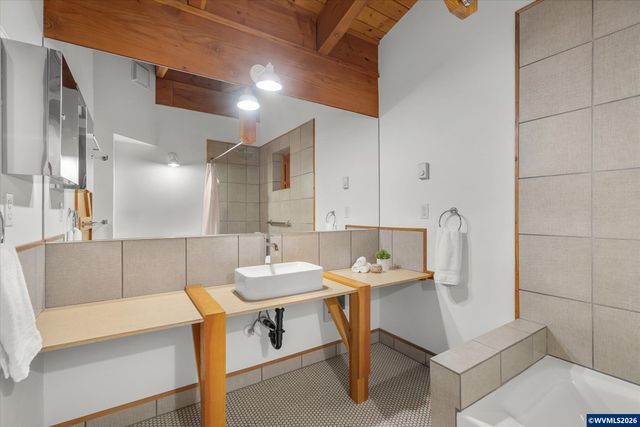 2550 Stiles Rd, Dallas, OR 97338