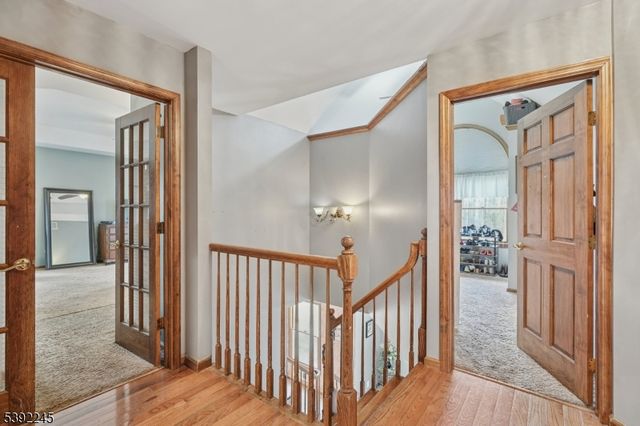 2 Country Ln, Lebanon Twp., NJ 08826