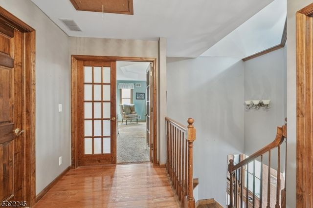 2 Country Ln, Lebanon Twp., NJ 08826