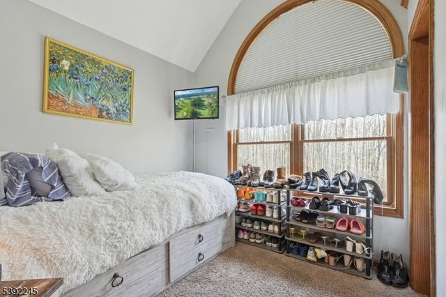 2 Country Ln, Lebanon Twp., NJ 08826