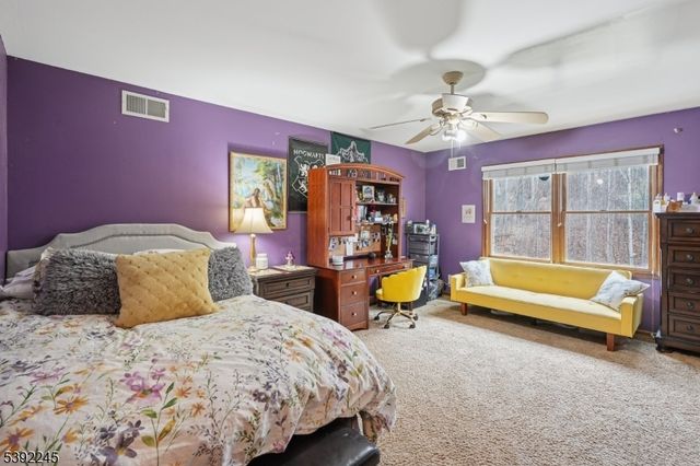 2 Country Ln, Lebanon Twp., NJ 08826