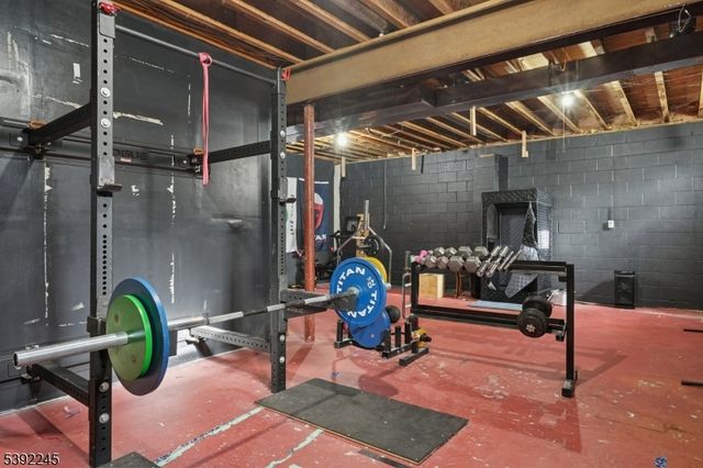 2 Country Ln, Lebanon Twp., NJ 08826