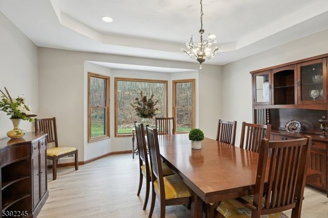 2 Country Ln, Lebanon Twp., NJ 08826