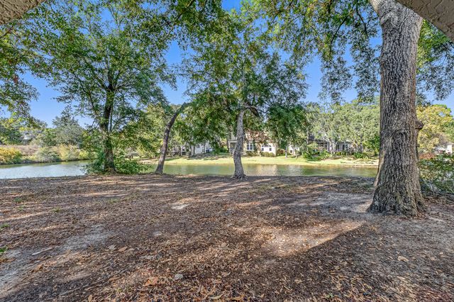 303 Westlake Court, Niceville, FL 32578