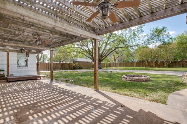 901 Bryson Street, Waxahachie, TX 75165