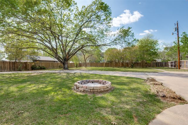 901 Bryson Street, Waxahachie, TX 75165