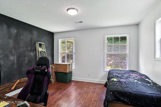 982 Jordan Rd, Washburn, TN 37888