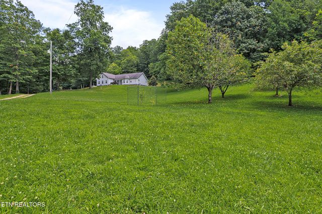 982 Jordan Rd, Washburn, TN 37888