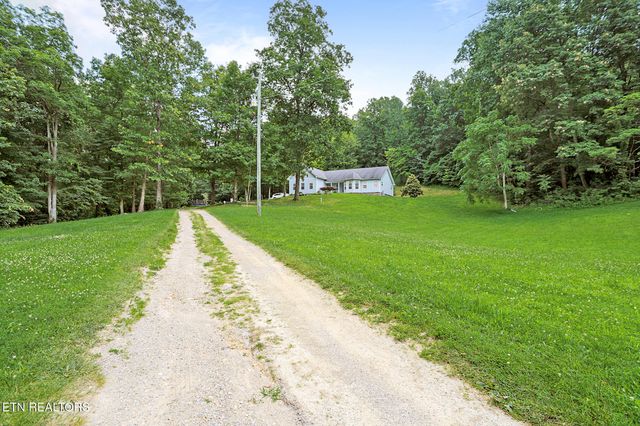 982 Jordan Rd, Washburn, TN 37888