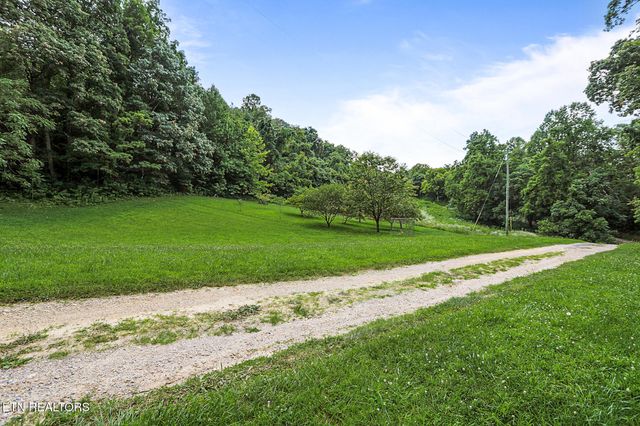982 Jordan Rd, Washburn, TN 37888