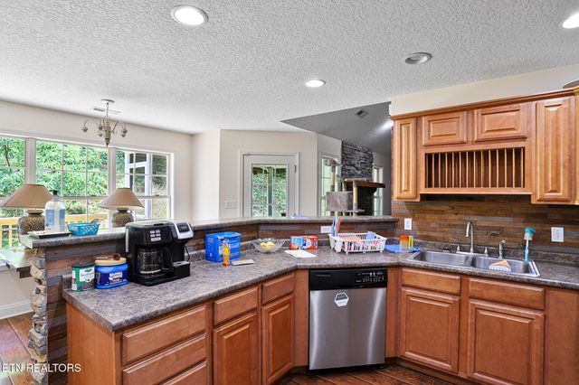 982 Jordan Rd, Washburn, TN 37888
