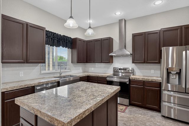 212 Knights Row ROW, Cottonwood Shores, TX 78657