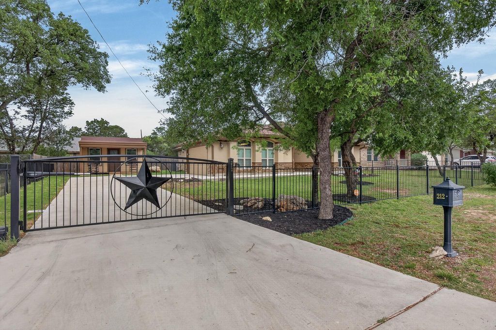 212 Knights Row ROW, Cottonwood Shores, TX 78657