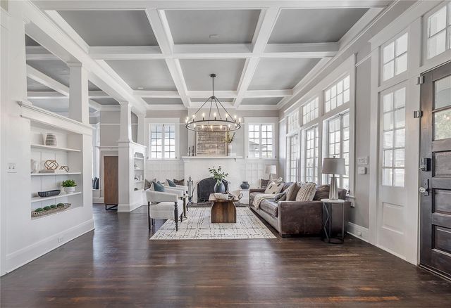 5608 N SEMINOLE AVENUE, Tampa, FL 33604