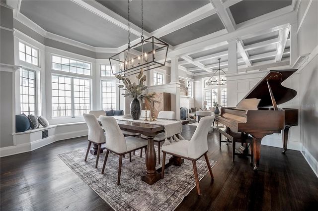 5608 N SEMINOLE AVENUE, Tampa, FL 33604