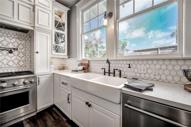 5608 N SEMINOLE AVENUE, Tampa, FL 33604