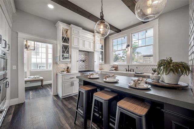 5608 N SEMINOLE AVENUE, Tampa, FL 33604